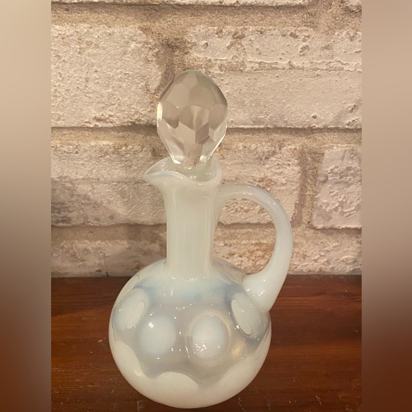 FENTON FRENCH OPALESCENT COIN DOT CRUET, C. 1940'S OR 1950'S - Picture 6 of 8